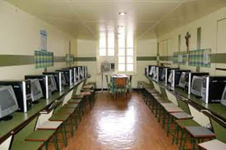 The Bishops School-Computer Lab