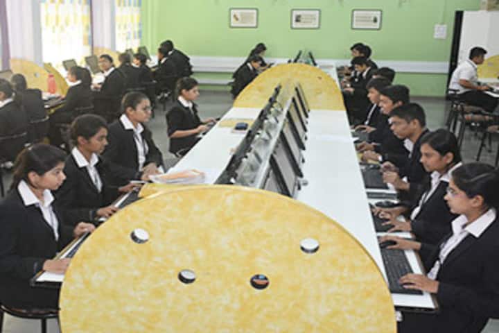 Fravashi Academy-Computer Lab