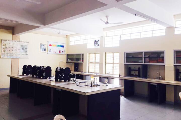 Tomoae Primary English Medium School-Lab