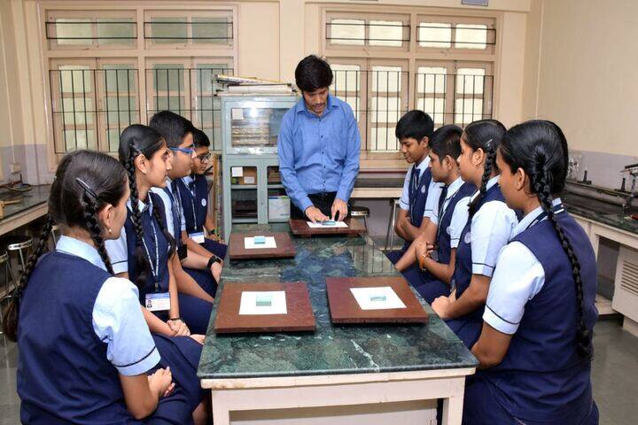 Smt H M Nanavati English High School-Physics Lab
