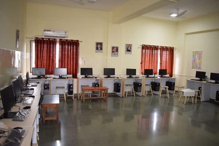 Dr Mar Theophilus School-Computer Lab
