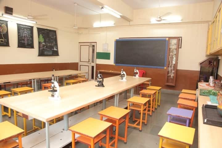 Indian Education Societys Manik Vidyamandir-Biology Lab