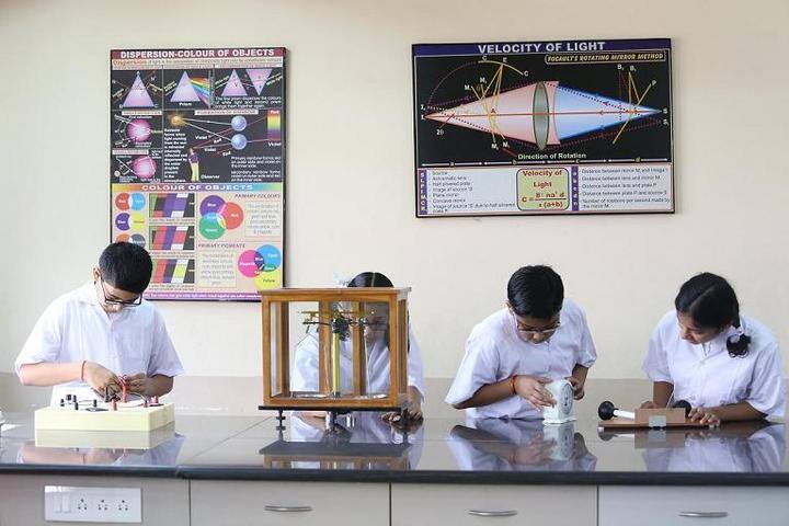 Oxford International School-Physics Lab