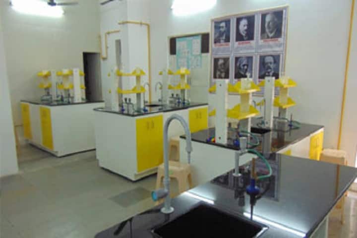 Daffodils High Public School-Chemsitry lab