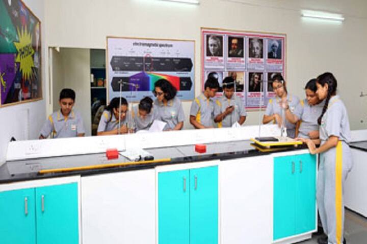 Daffodils High Public School-Physics lab