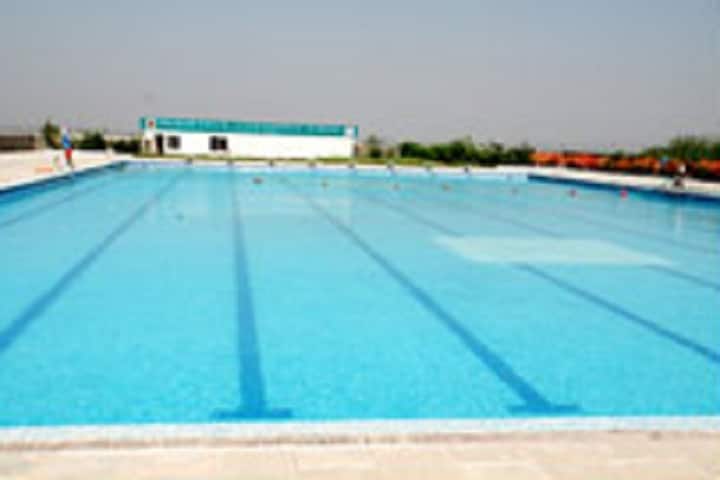 D Y Patil International School-Swimming pool