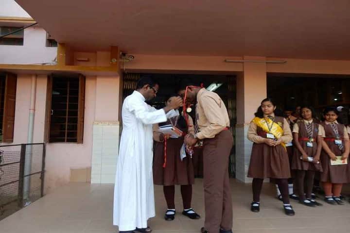 De Paul School-Prizes