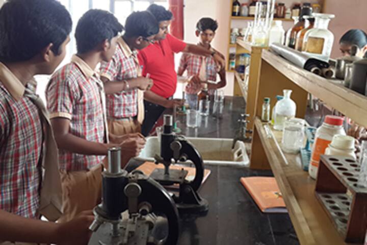 Loreto English School - Chemistry lab