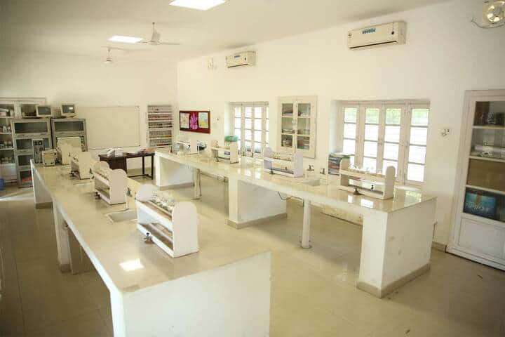 S D Model School-Chemistry Lab