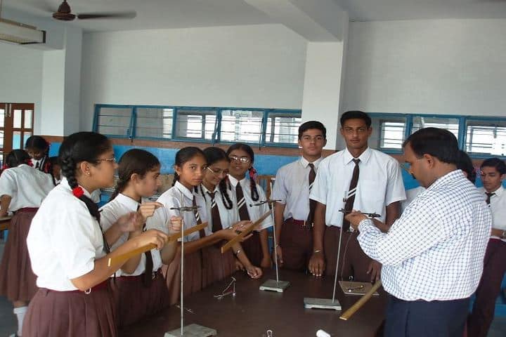 Mount Carmel School-Physics Lab