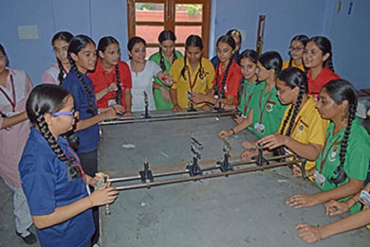 Alexandra School-Physics Lab