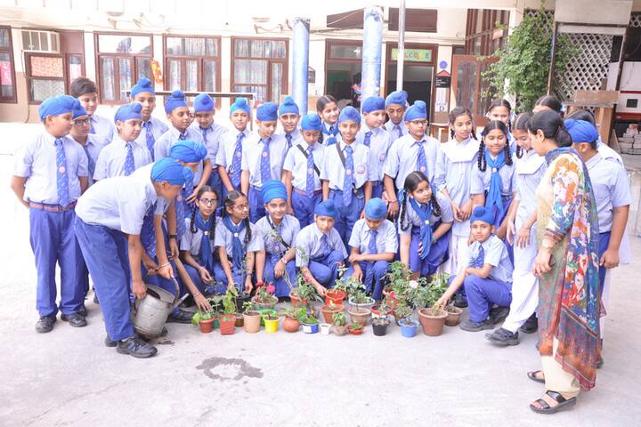 Sri Guru Harkrishan Public School-Tree Planting