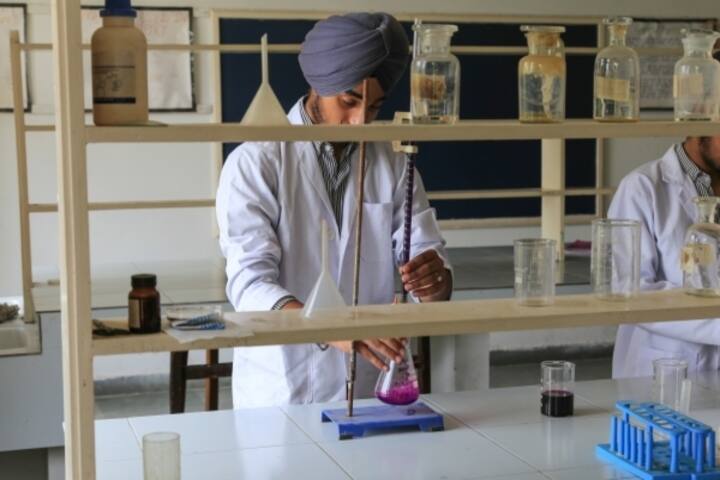 Kaintal School-Chemistry Lab