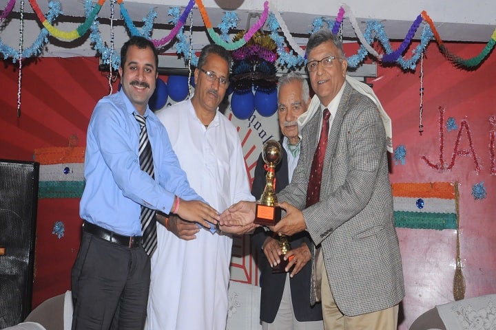 St Augustine School-Price Distribution Day