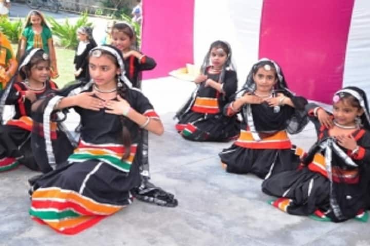 The Milestone Smart School-Dance