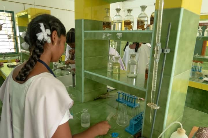 Brindavan Public School-Chemistry Lab
