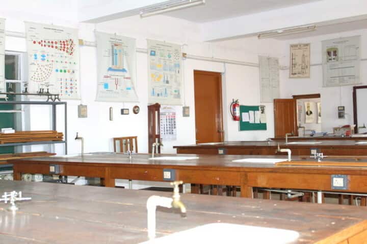The Laidlaw Memorial School Junior College-Physics Lab