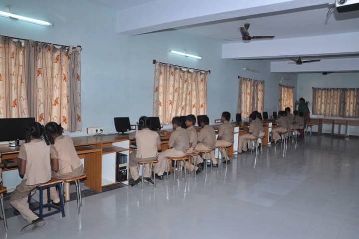 Idhayam Rajendran Residential School-Computer Lab