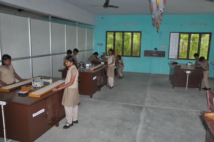 Idhayam Rajendran Residential School-Physics Lab