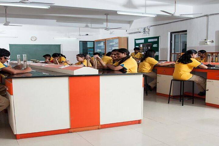 Vaels International School-Physics Lab