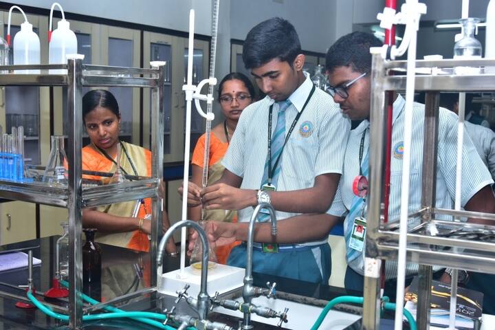Sacred Heart International School-Chemistry Lab