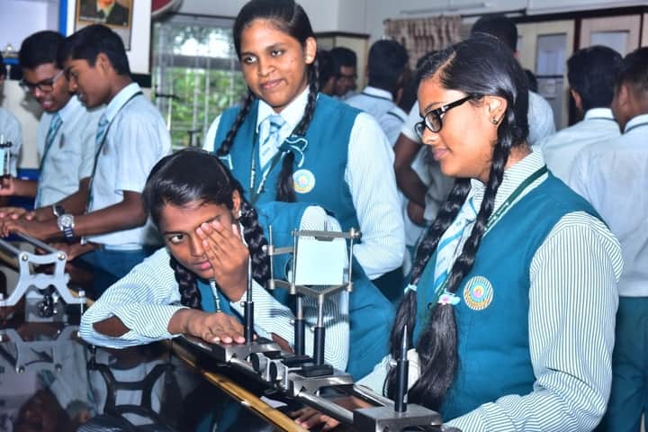 Sacred Heart International School-Physics Lab