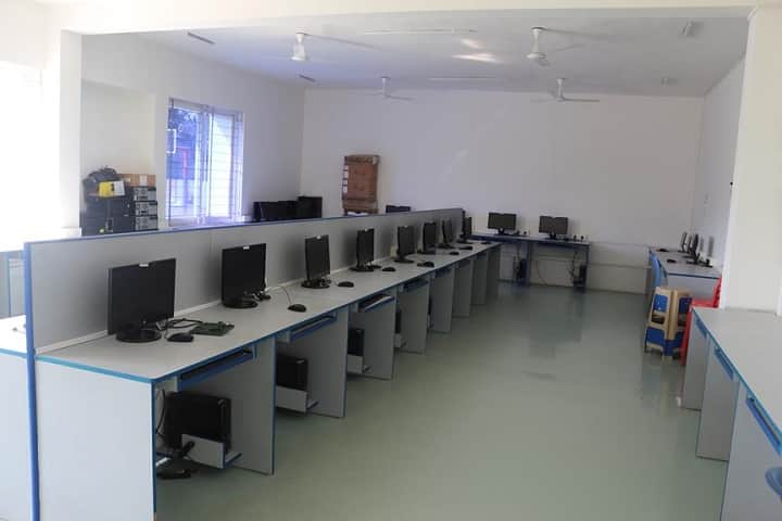Dr C L Metha Sishya O M R School-IT Lab