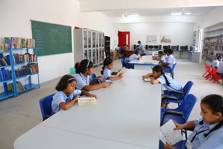 Dr C L Metha Sishya O M R School-Library