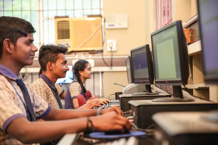 Shiksha Greenwoods School-Computer Lab
