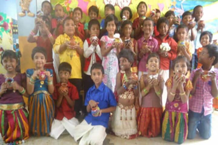 Aachi International School-Pot Decoration