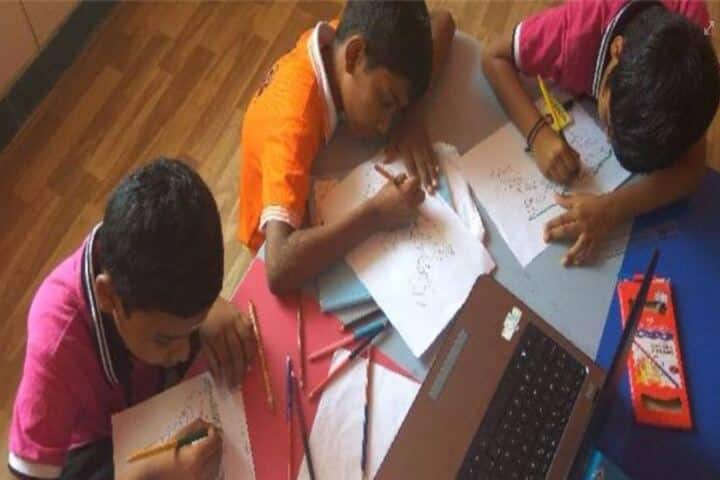 Wisdom Wealth International School-Art And Craft