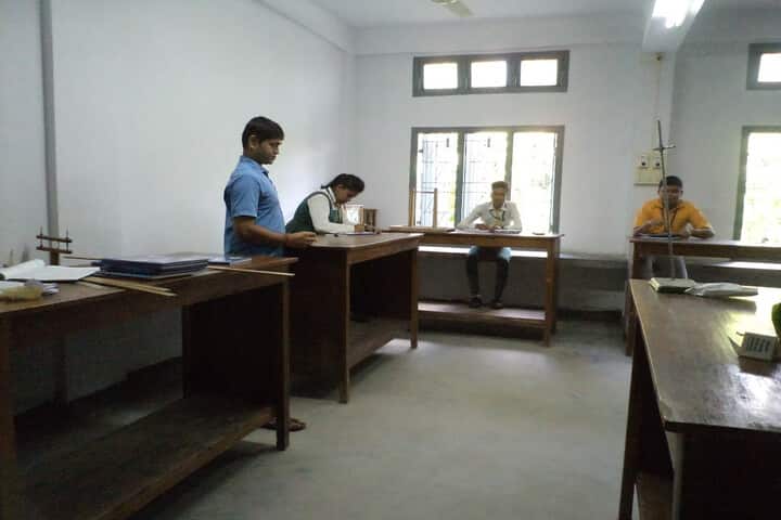 Holy Cross Convent School-Physics Lab