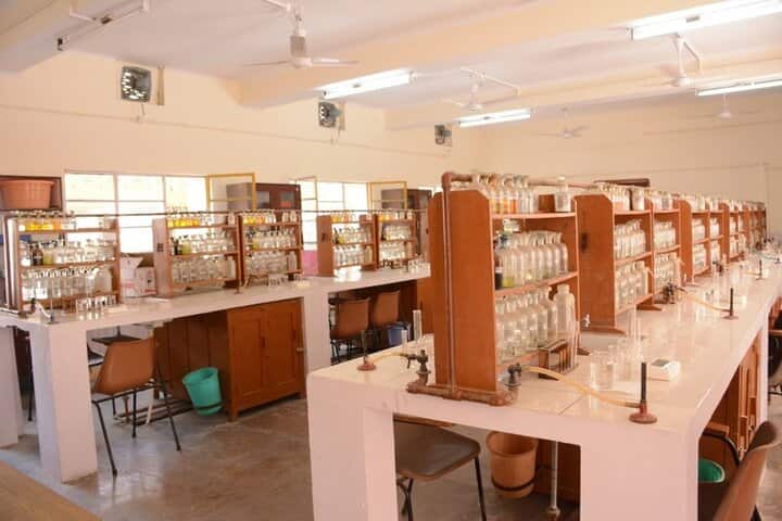 Seth Anandram Jaipuria School-Chemistry Lab