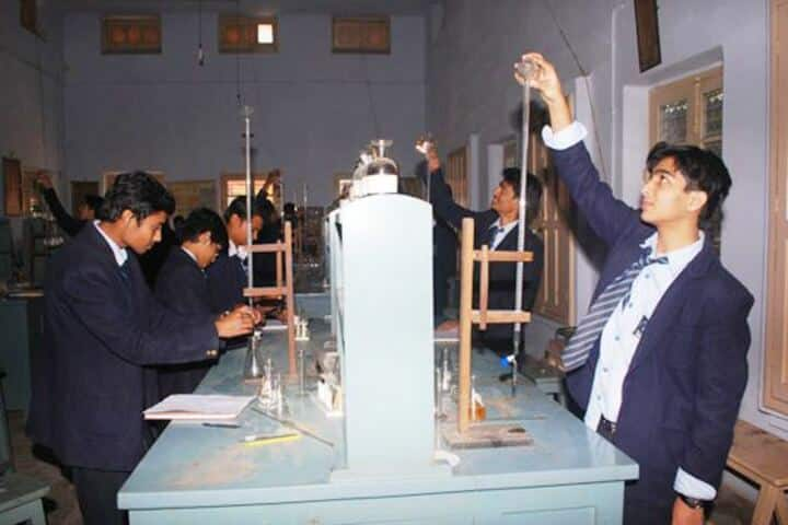 St Aloysius High School-Chemistry Lab