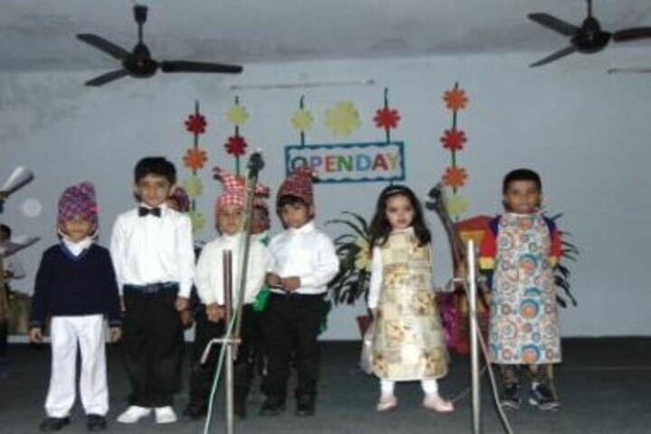 Colvin Taluqdars College-Singing
