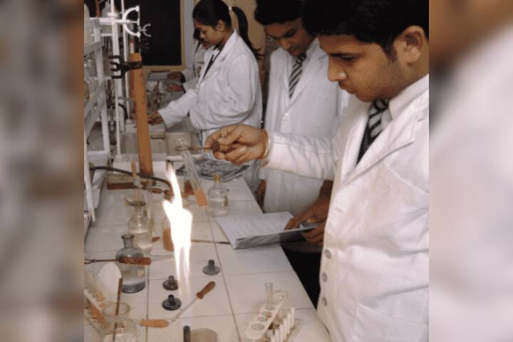 The Modern School - Science Lab