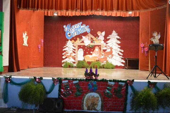 Emma Thompson School-Auditorium