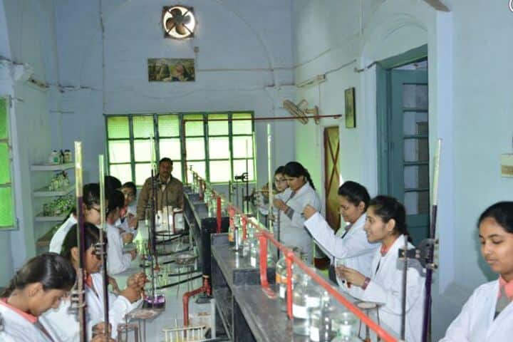 Emma Thompson School-Chemistry Lab