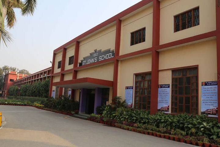 St Johns School-Entrance