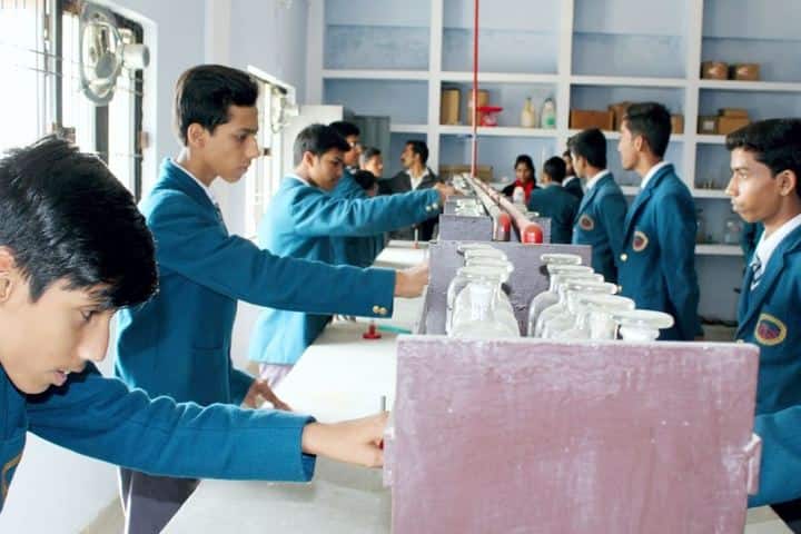 Lucknow Model Public Inter College-Chemistry Lab