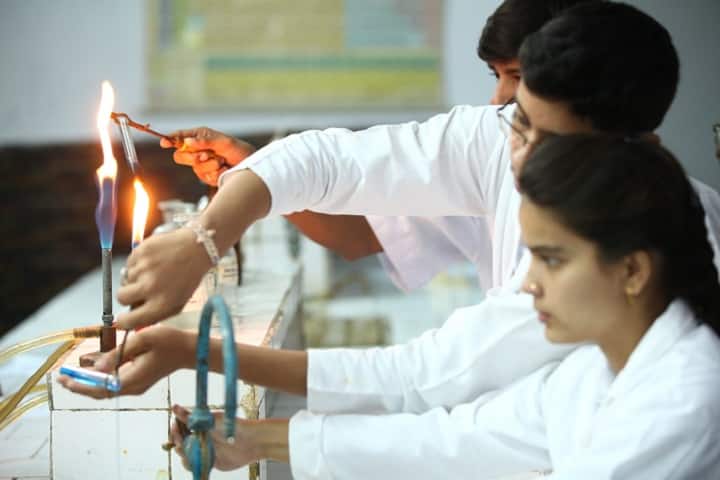 Modern School-Laboratory chemistry