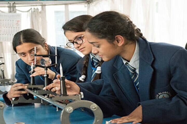 New Doon Blossoms School-Physics Lab