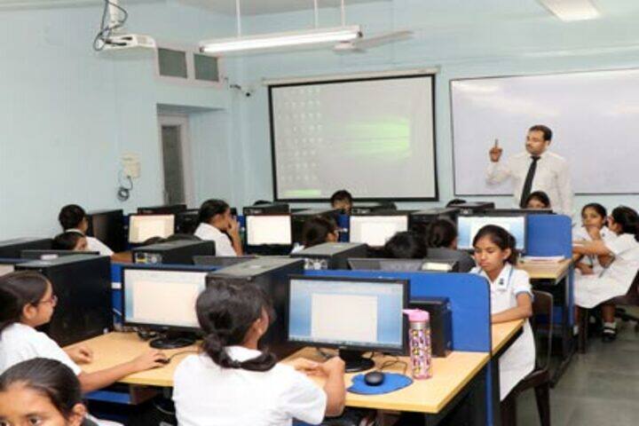 La Martiniere For Girls-Computer Lab
