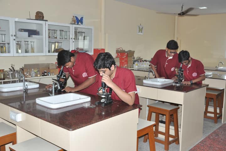 Saifee Golden Jubliee English Public School-Biology Lab