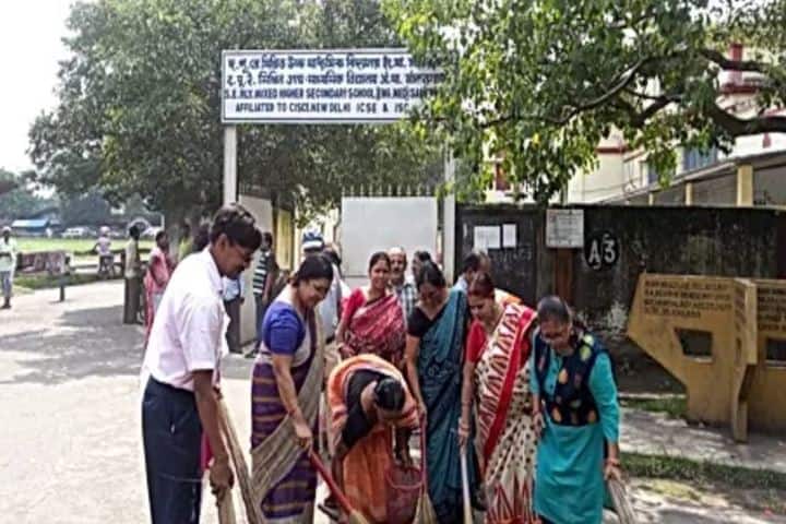 South Eastern Railway Mixed Higher Secondary School-Swachh Bharat