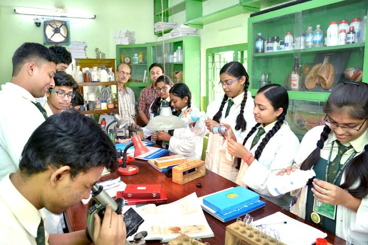 South End Centre School English Medium School-Lab