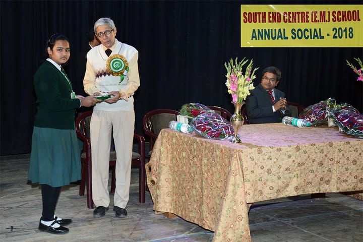 South End Centre School English Medium School-Prize