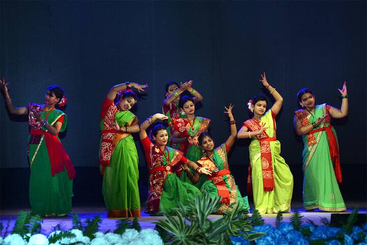 South End Centre School English Medium School-Traditional Dance