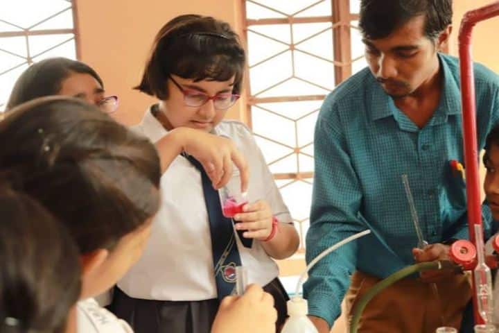 Holy Rock School-Chemistry Lab