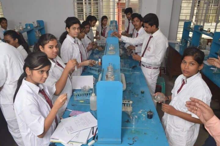 Calcutta Public School-Chemistry Lab